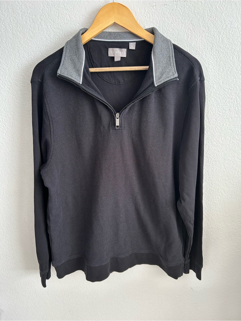 Ted Baker Men’s London 1/4 Zip Black Long Sleeve Pullover. Sz L